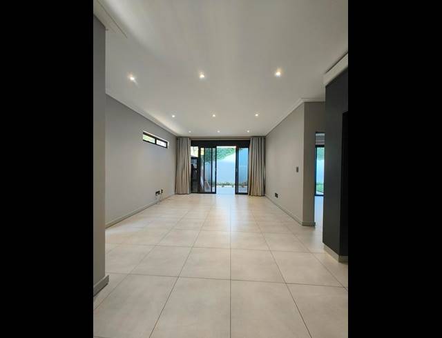 2 BEDROOM PROPERTY TO RENT IN MENLO PARK